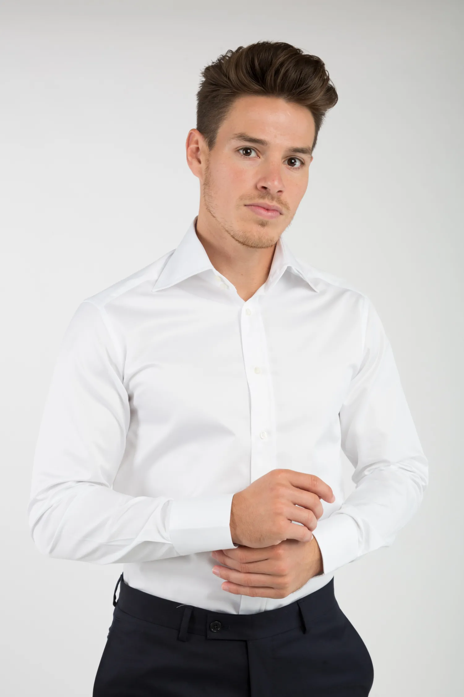 Homme Bruce Field Chemise cintrée en pur coton unie à col haut deux boutons