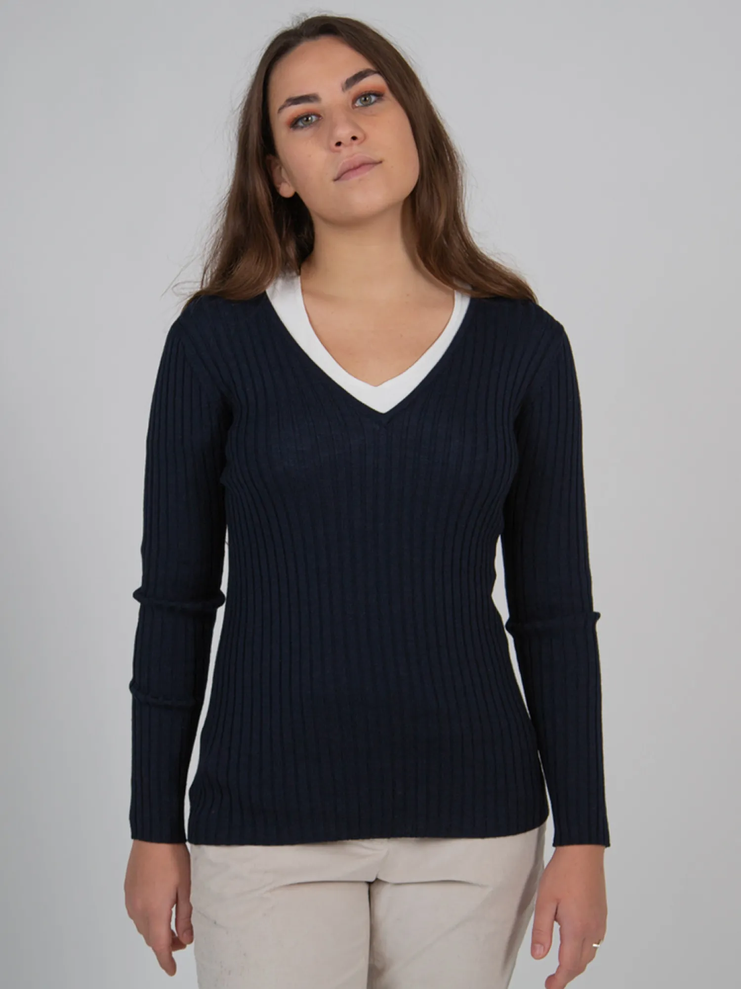 Femme Bruce Field Pull col V en pure laine mérinos Venus